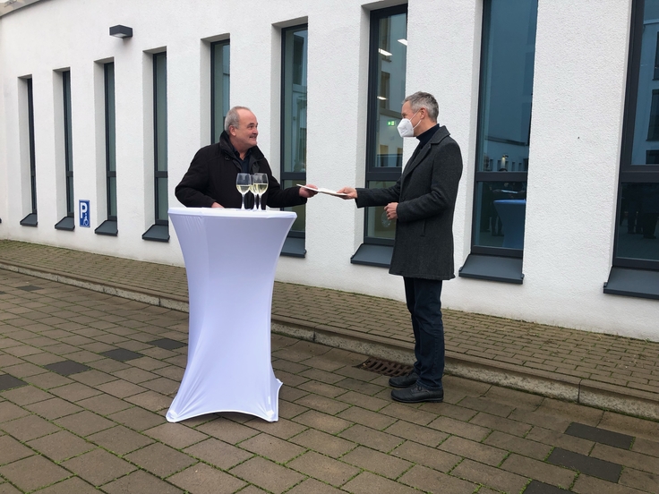 Präsident Landessozialgericht überreicht Ernennungsurkunde an Vizepräsident SG Hannover