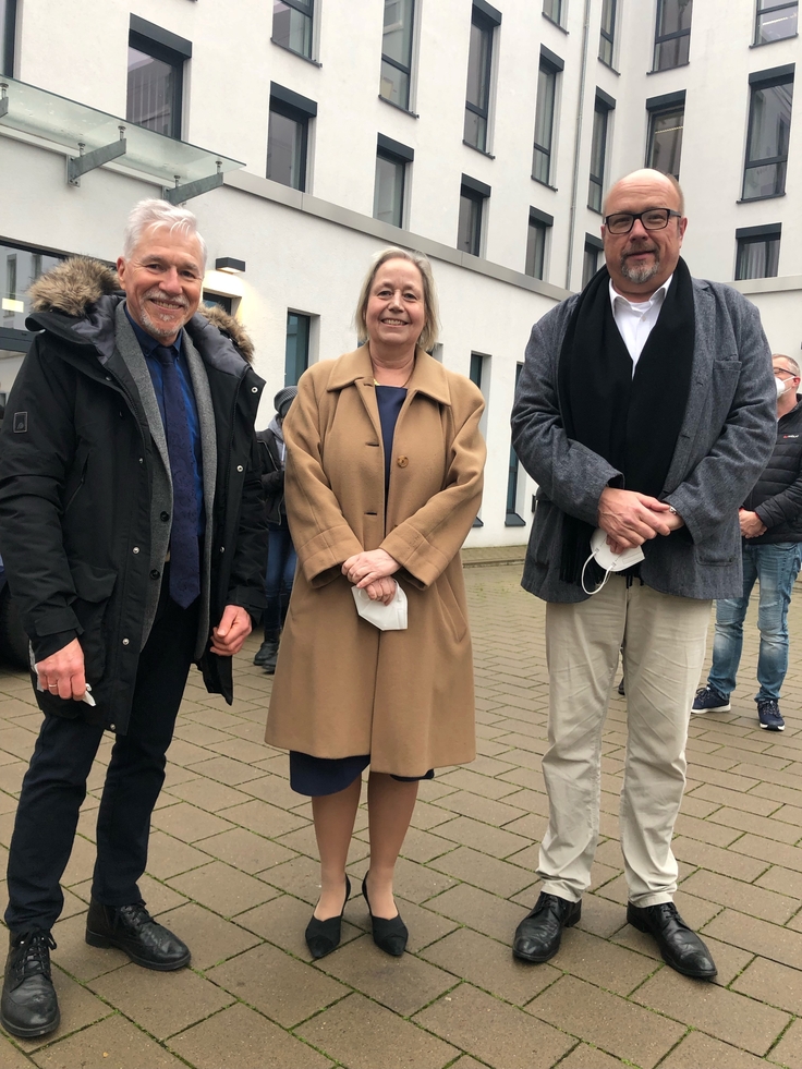 Gruppenbild Vizepräsident im Ruhestand Gertich, Präsidentin Beyer, Richter im Ruhestand Niederlag