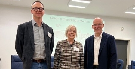 von links zu sehen Richter am Sozialgericht Hiltmann, Frau Präsidentin des Sozialgerichts Beyer und Professor Dr. Bernhard Schmidt